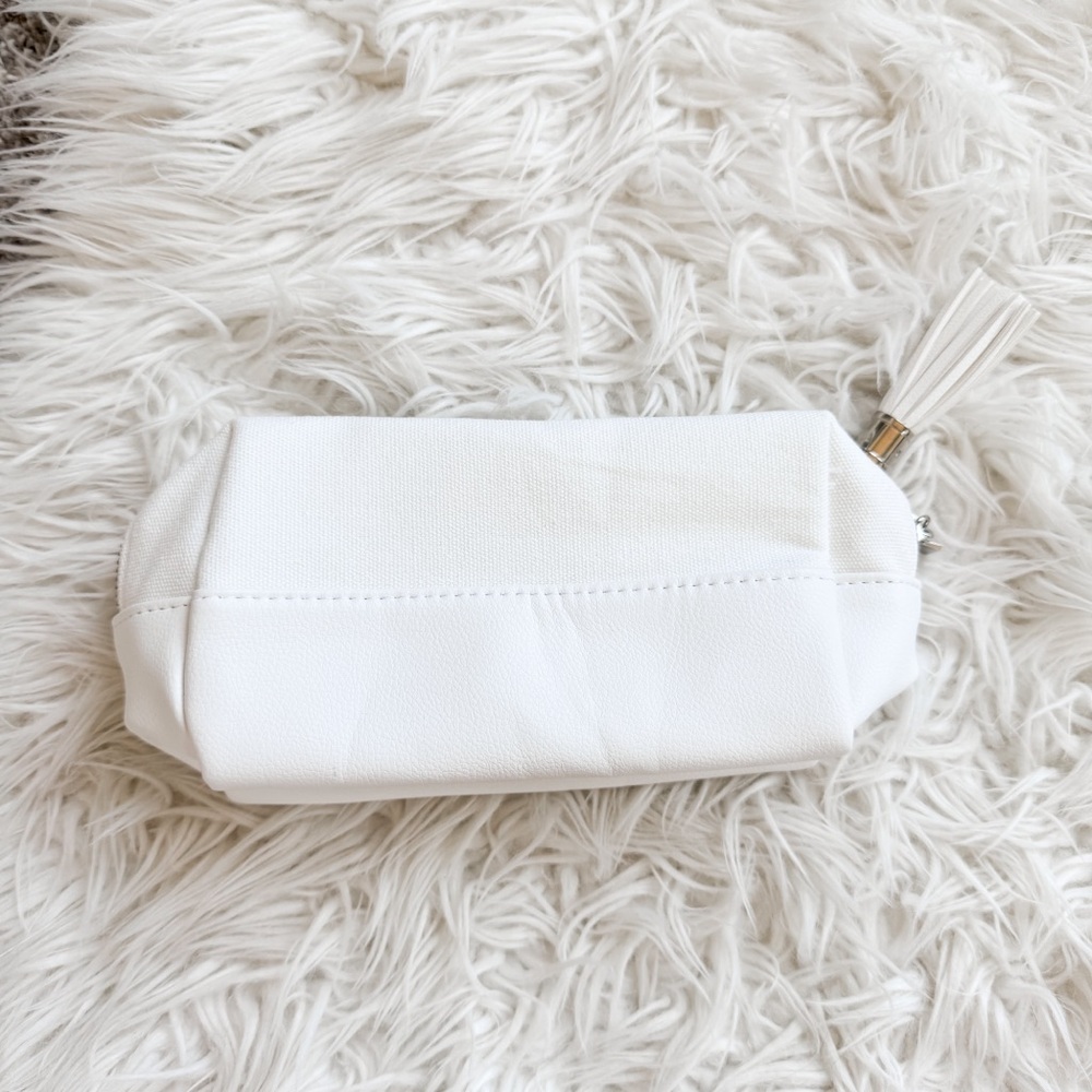 NWT Rodan + Fields White Tassel Cosmetic Bag - Picture 5 of 5